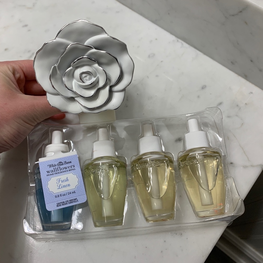 Bath and Body Works air freshener with four bulbs